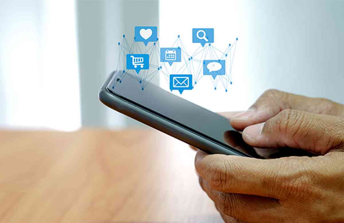Известия, SMS или Имейл - Как да достигаме до потребителите?